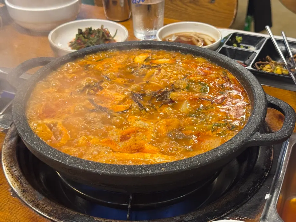 냄비 가득 푸짐하게 나온 대창전골 1인분