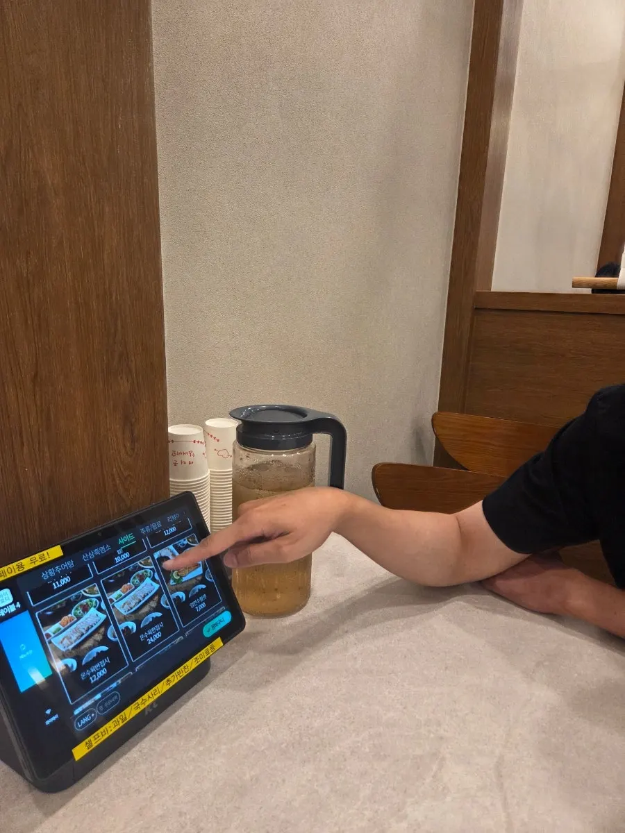 이로정 한정식 상차림 전체 모습