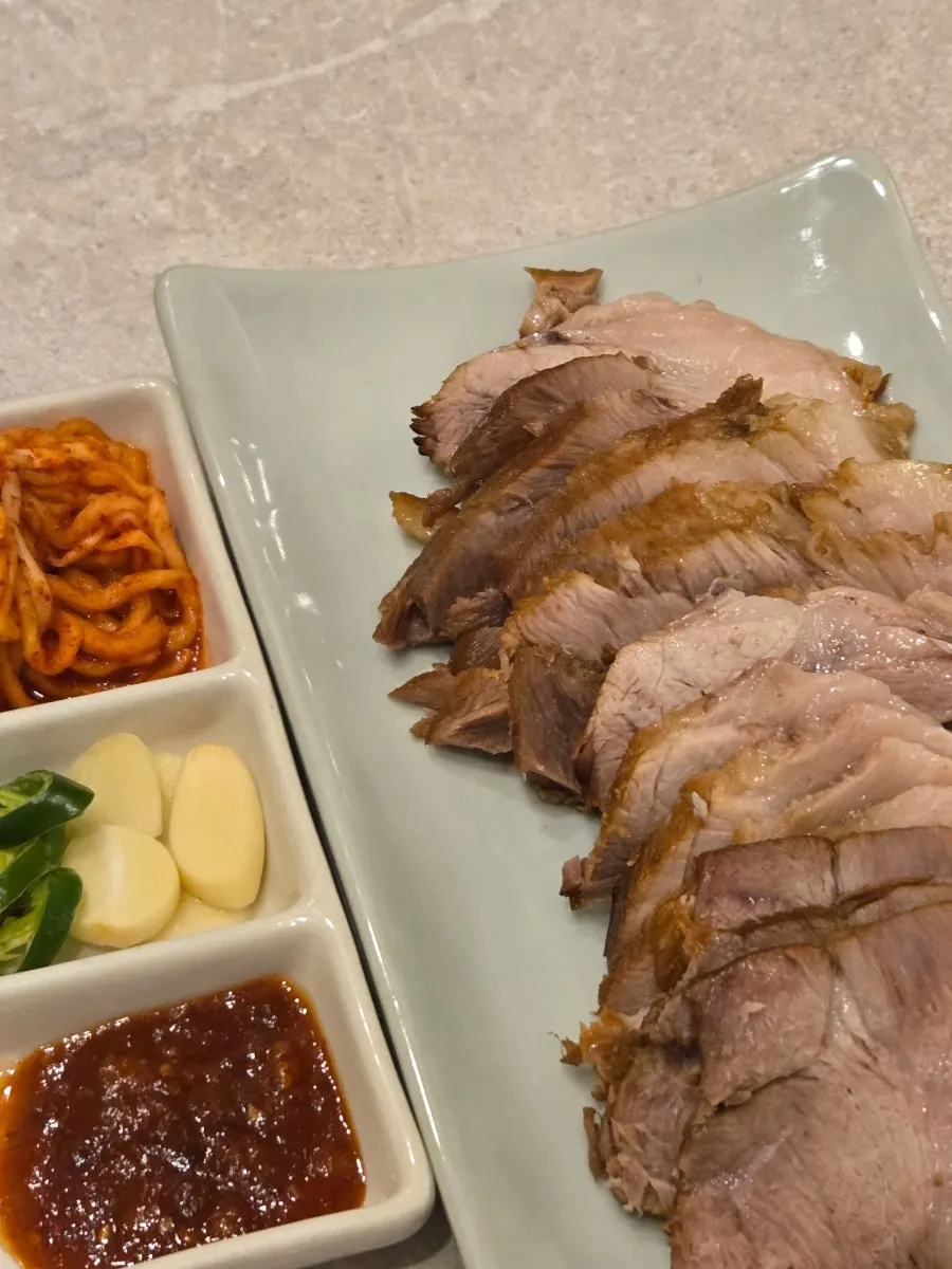 이로정 수육과 곁들임 반찬
