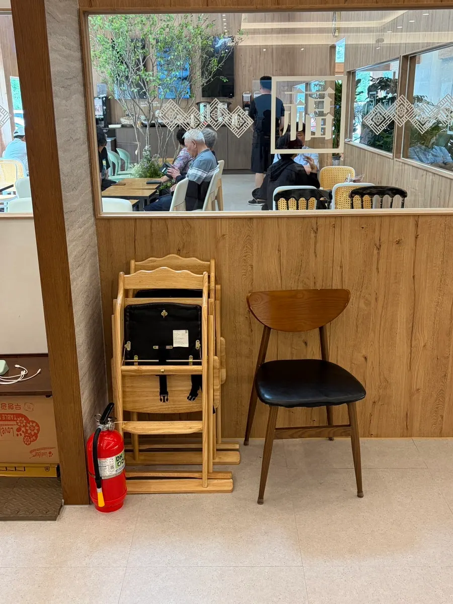 Irojeong room seating with baby chairs ready