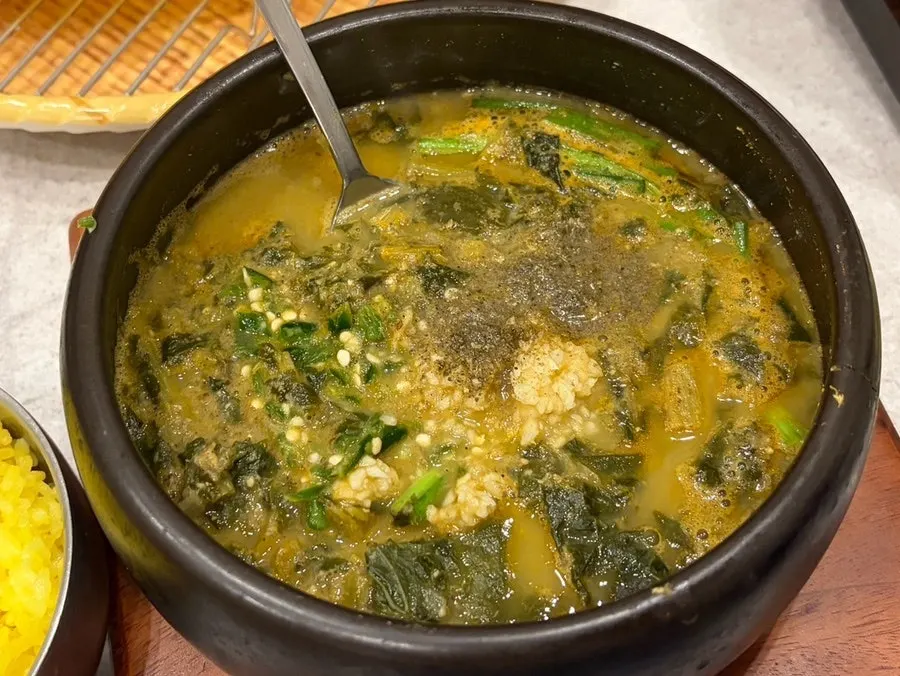Loach soup with rice mixed in and jepi seasoning added