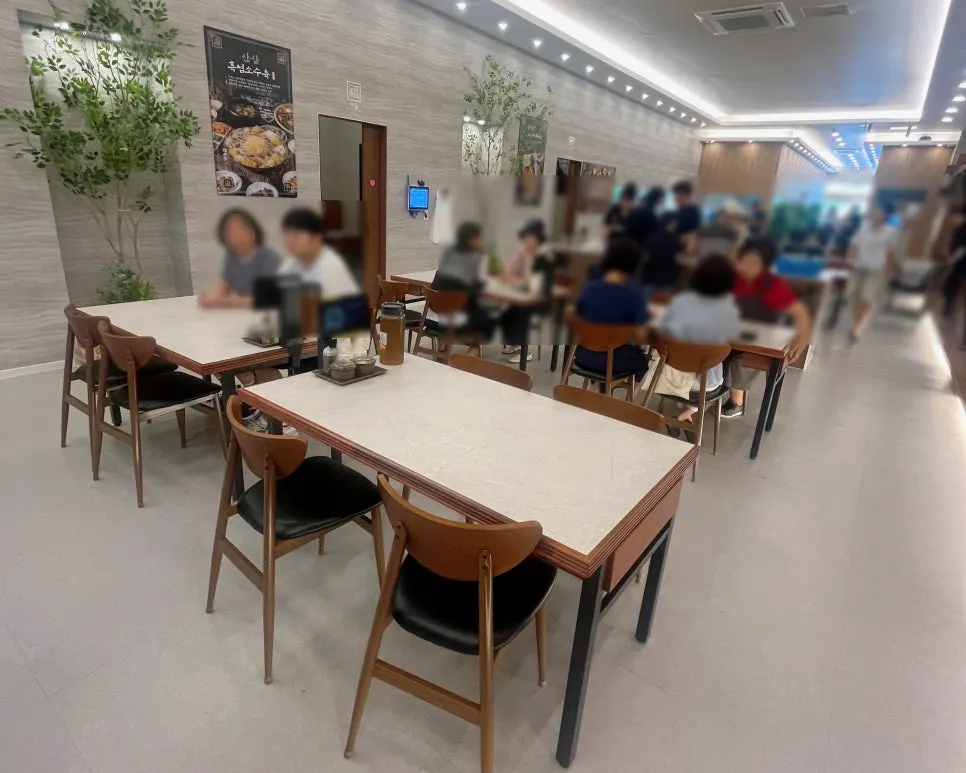 Clean interior of Irojeong