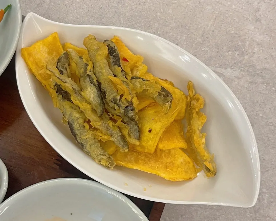 Loach fritters served as a basic side dish