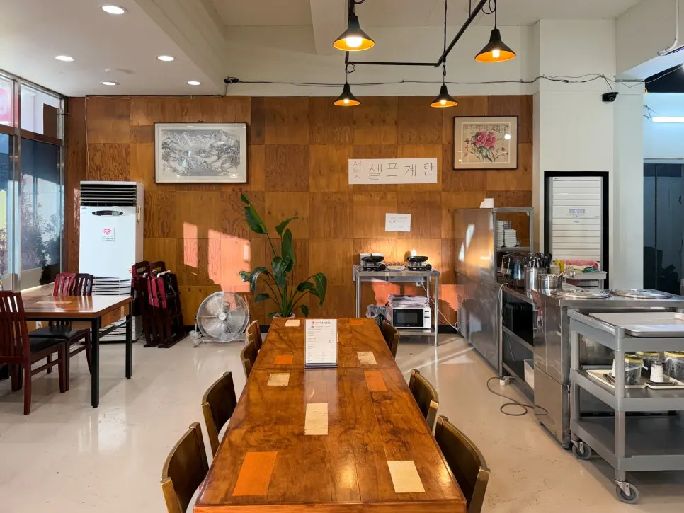 Spacious dining area at Imgane Nakji Bossam