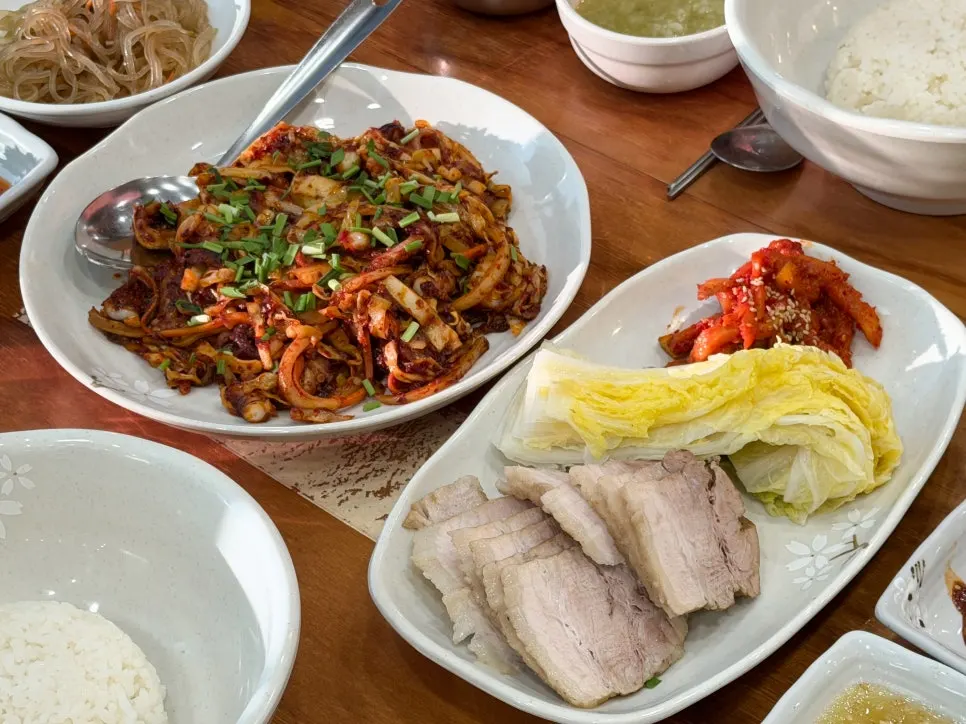 Stir-fried octopus and bossam set