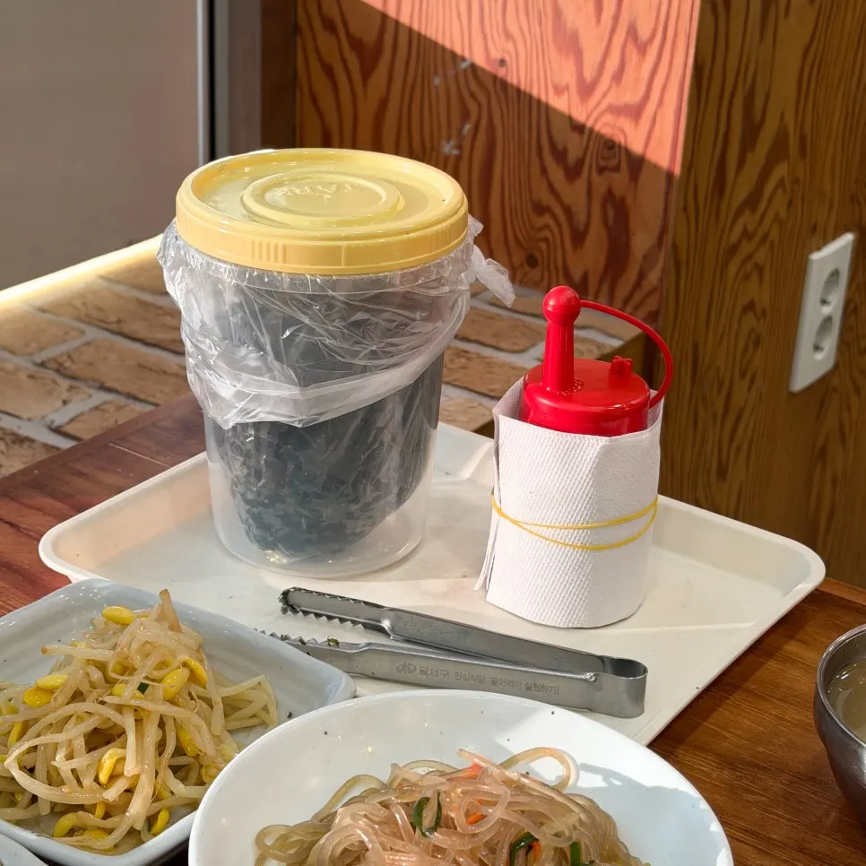Easy-to-eat cut-up stir-fried octopus
