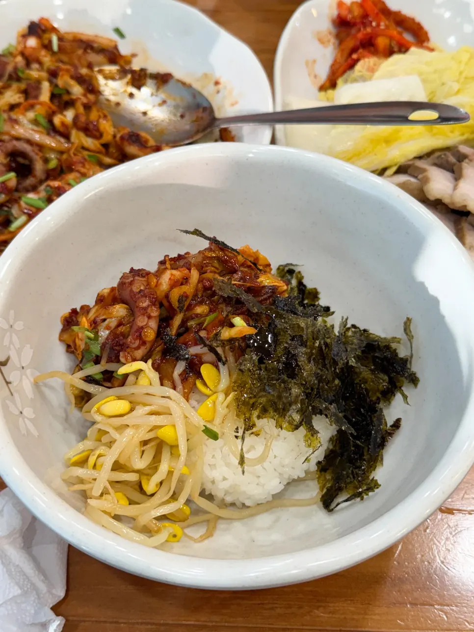 Seaweed flakes and sesame oil for mixing with stir-fried octopus