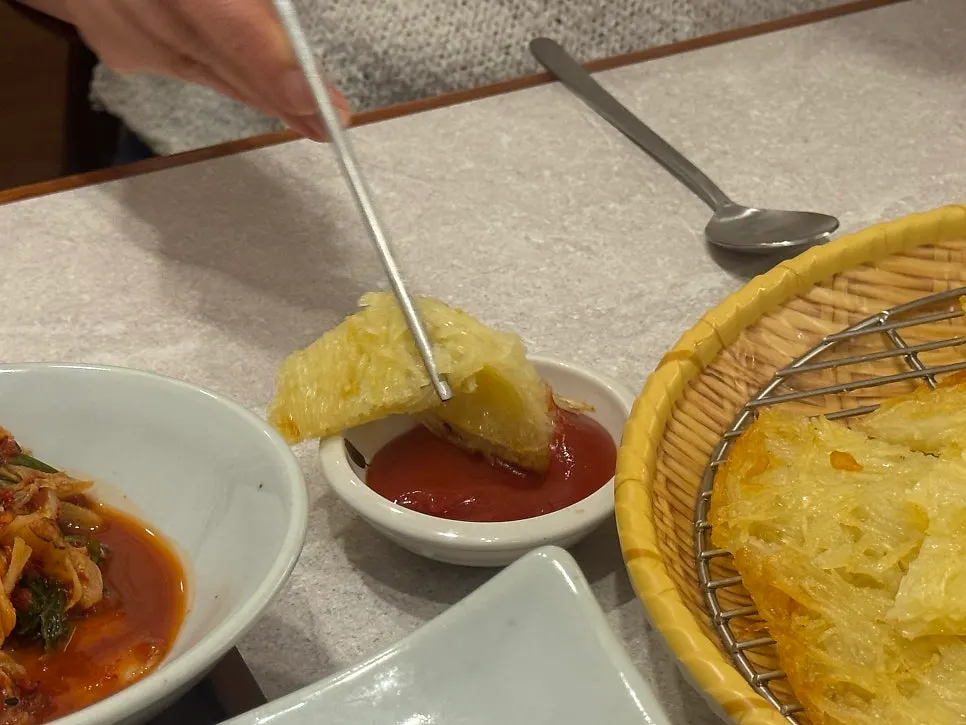 노릇하게 구워 나온 감자채전