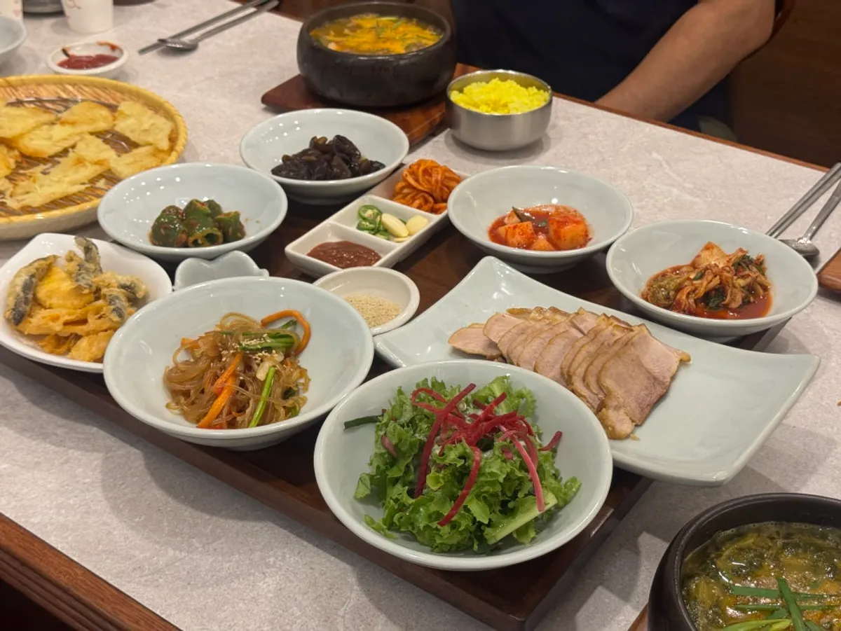 이로정 감자채전과 한 상 차림