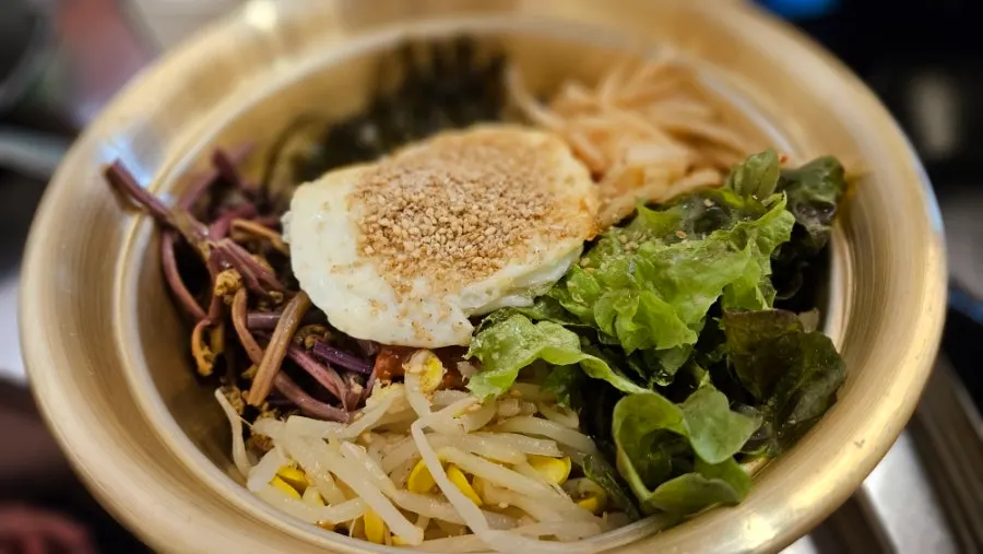 Bibimbap with mini doenjang jjigae