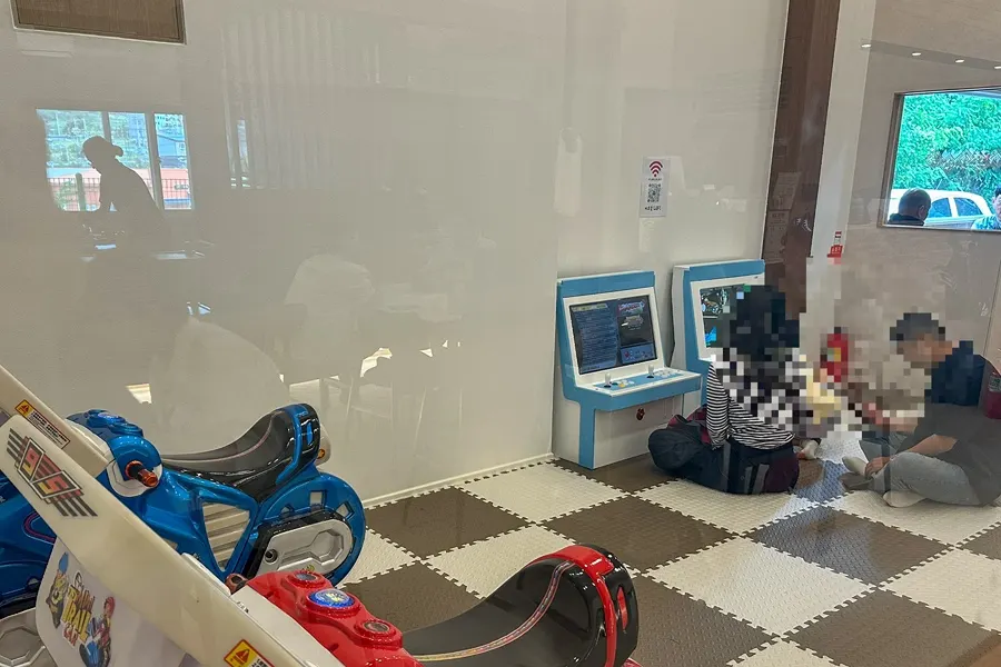 Irojeong's play room with a game console and play equipment