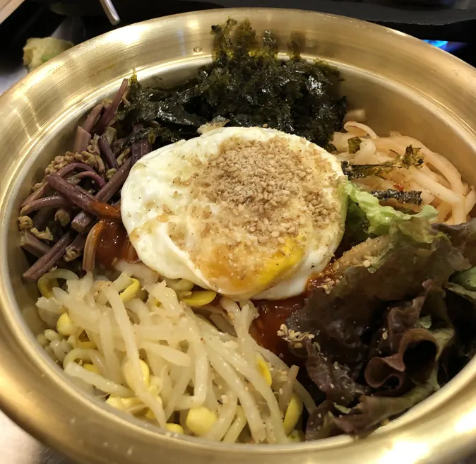 양푼비빔밥과 미니 된장찌개 상차림