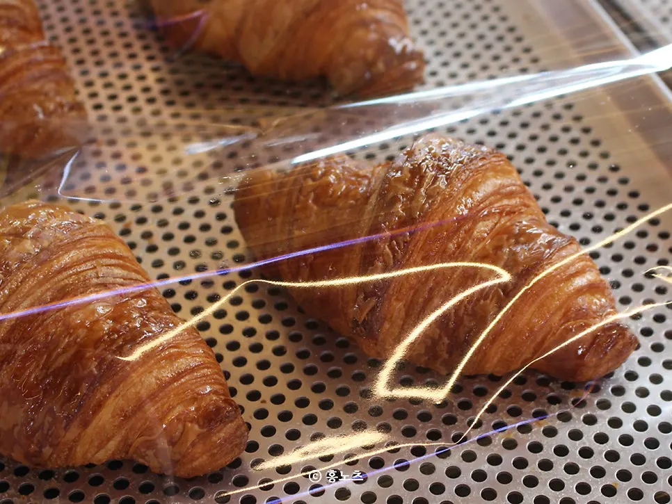 Otters bakery display menu