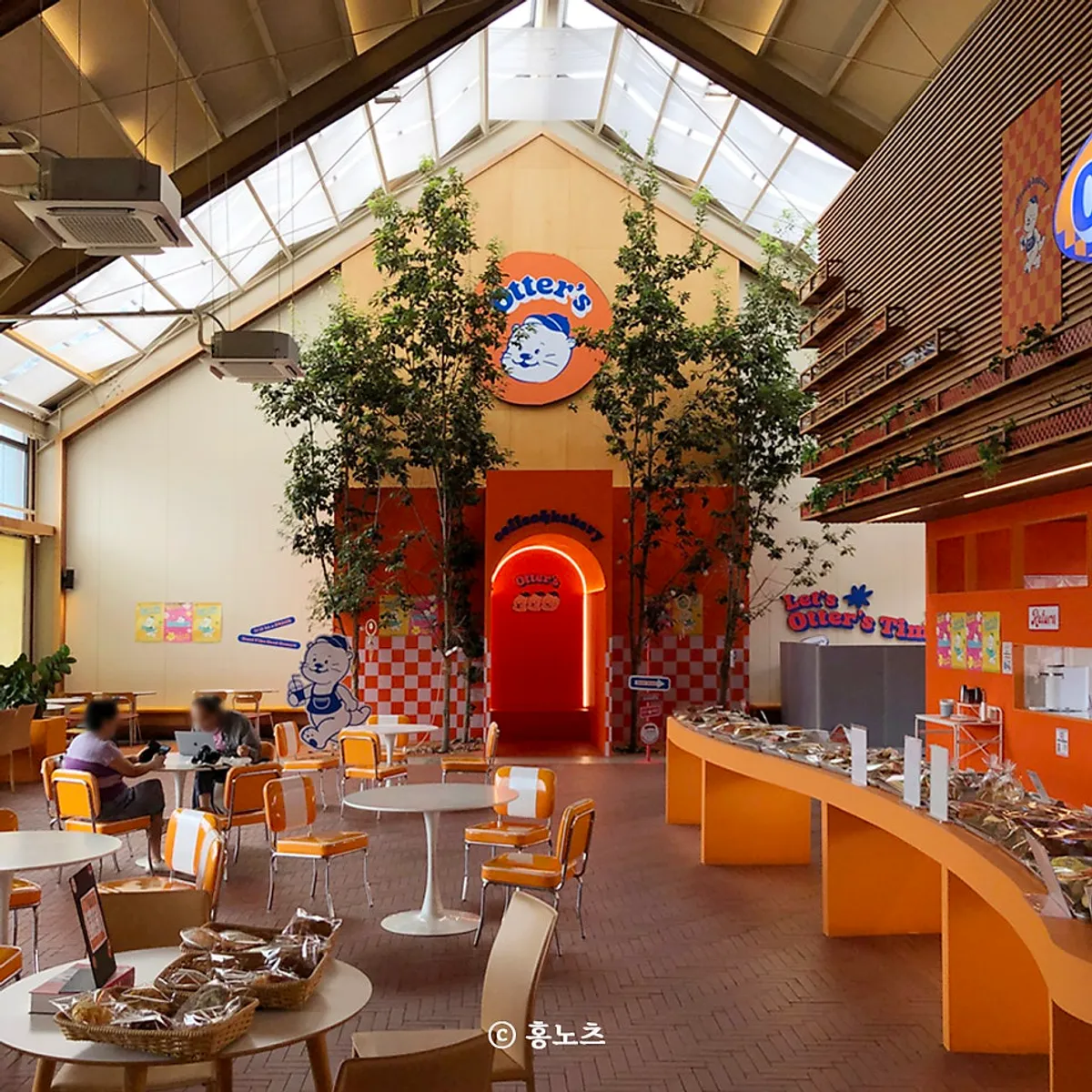 Large café recommendation in Gumi