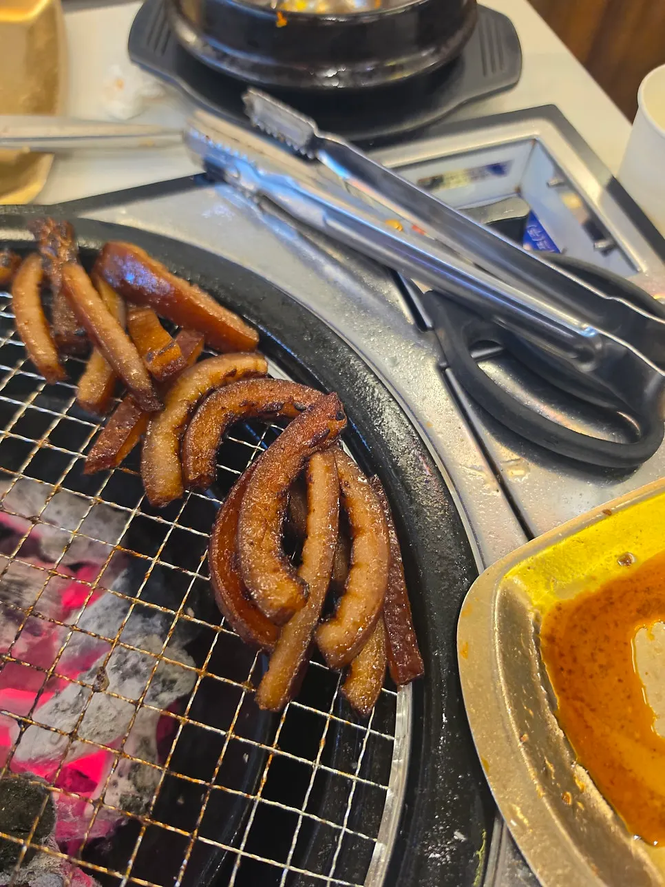 Meat spread served together with the side dishes