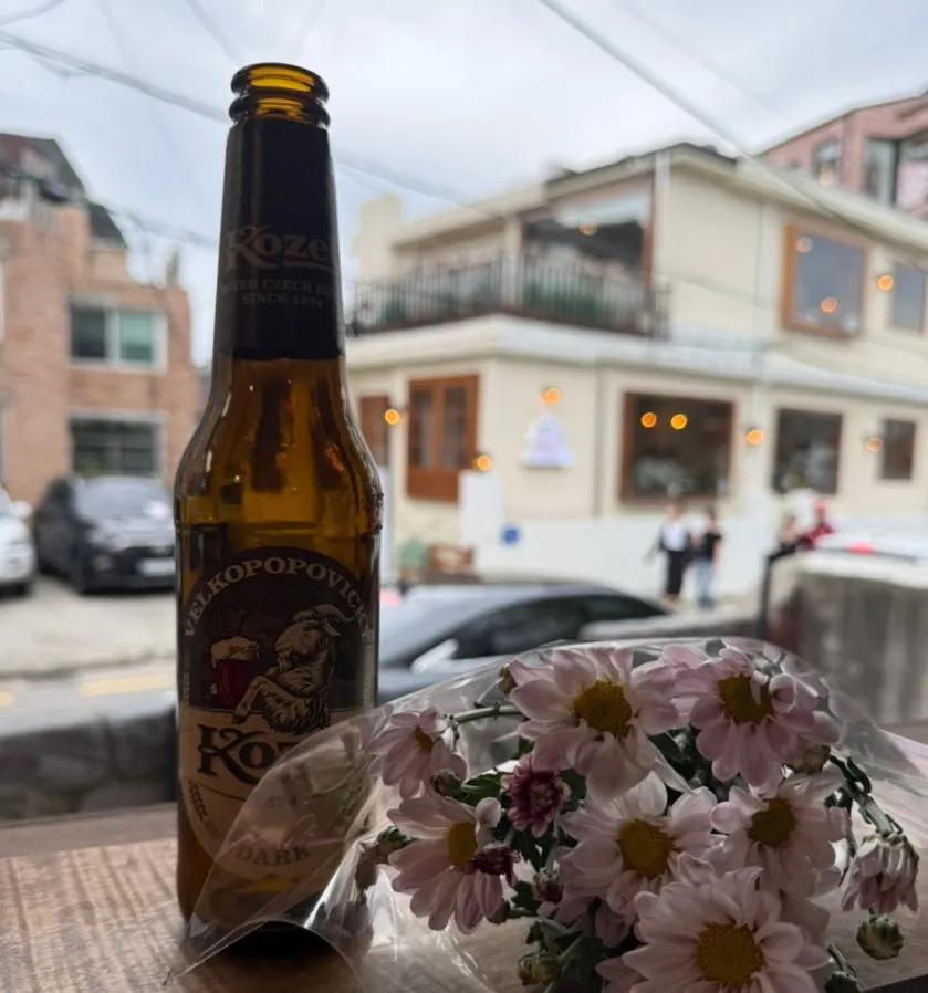 프렌치토스트와 함께 주문한 코젤다크맥주