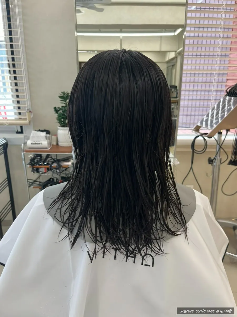 Vertical portrait after finishing the bob cut and C-curl perm