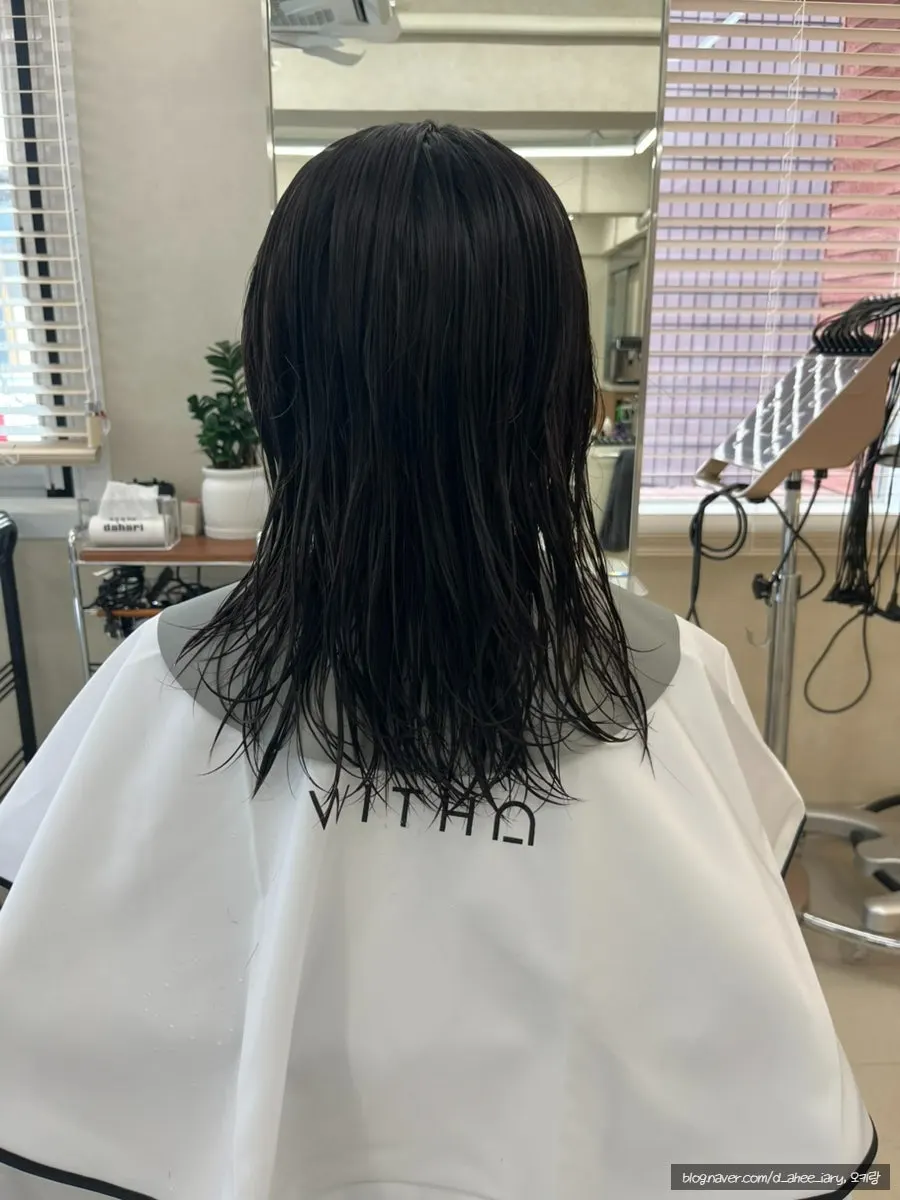 Awkward mid-length hair after shampooing