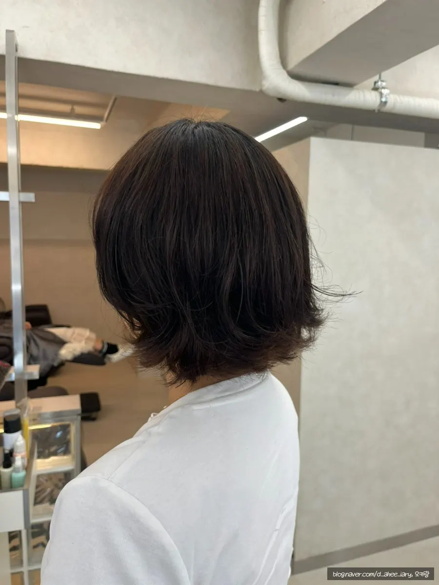 Finished bob cut for a woman in her 30s, front view