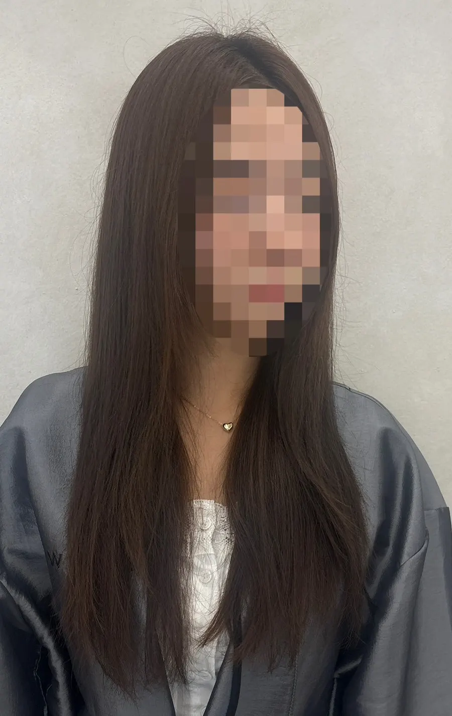 숱 많고 끝이 갈라진 커트 전 모발 상태
