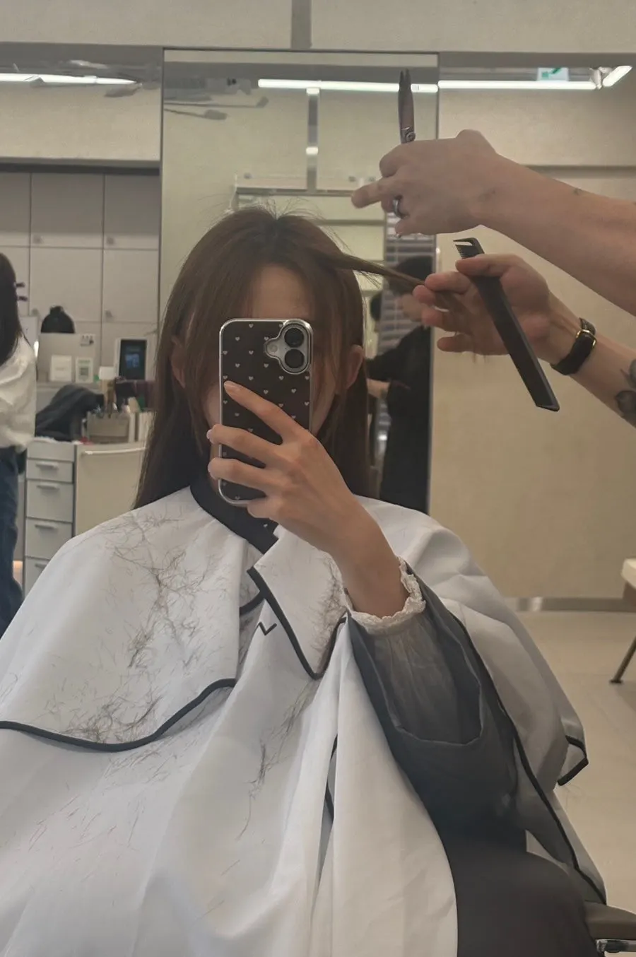턱까지 내려온 사이드뱅 앞머리