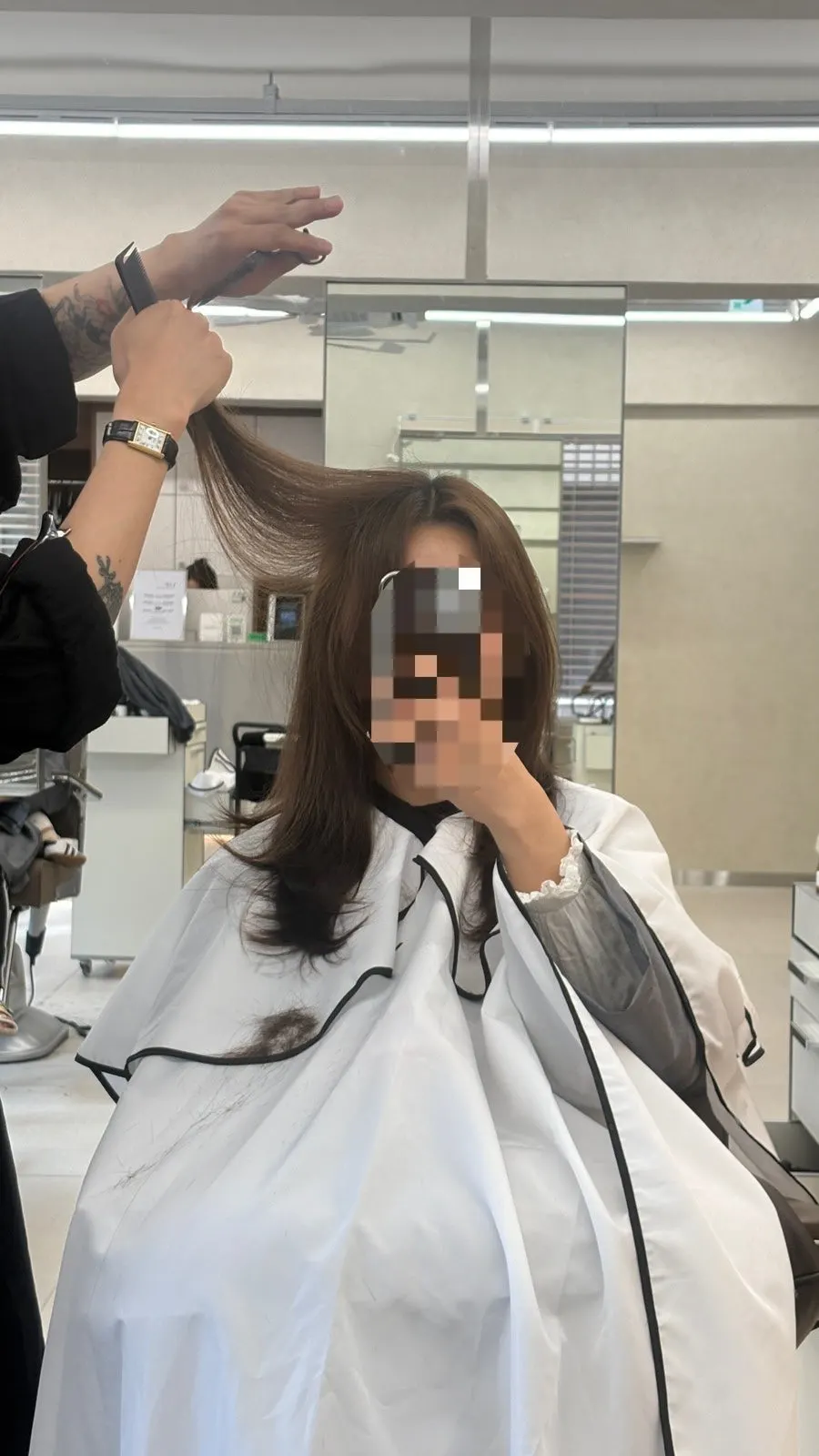 종류별로 진열된 미용실 고데기