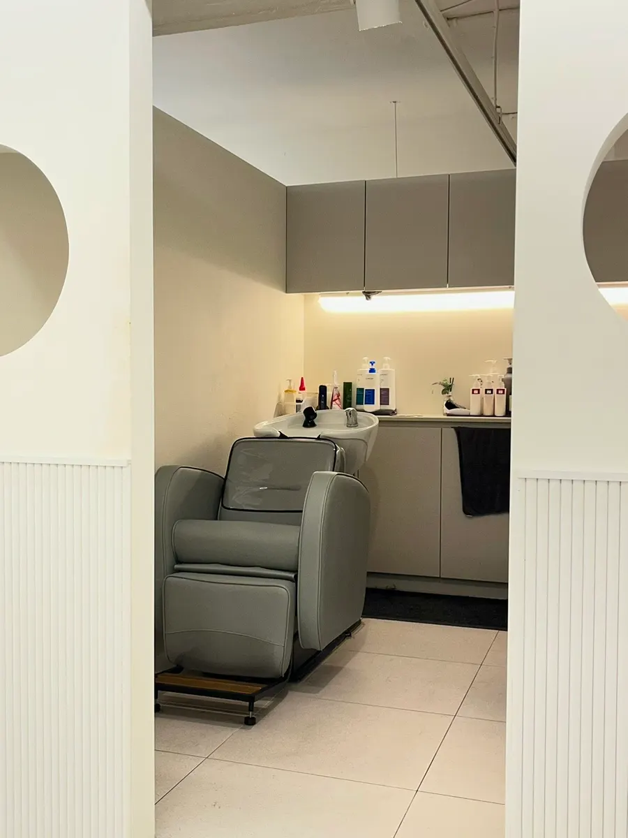 Private shampoo zone separated from the cut zone