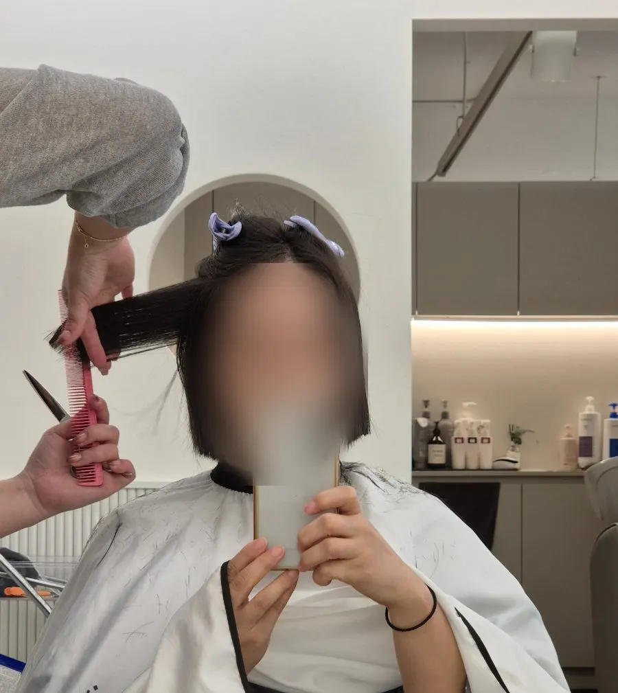Cutting process with length adjusted to the neckline