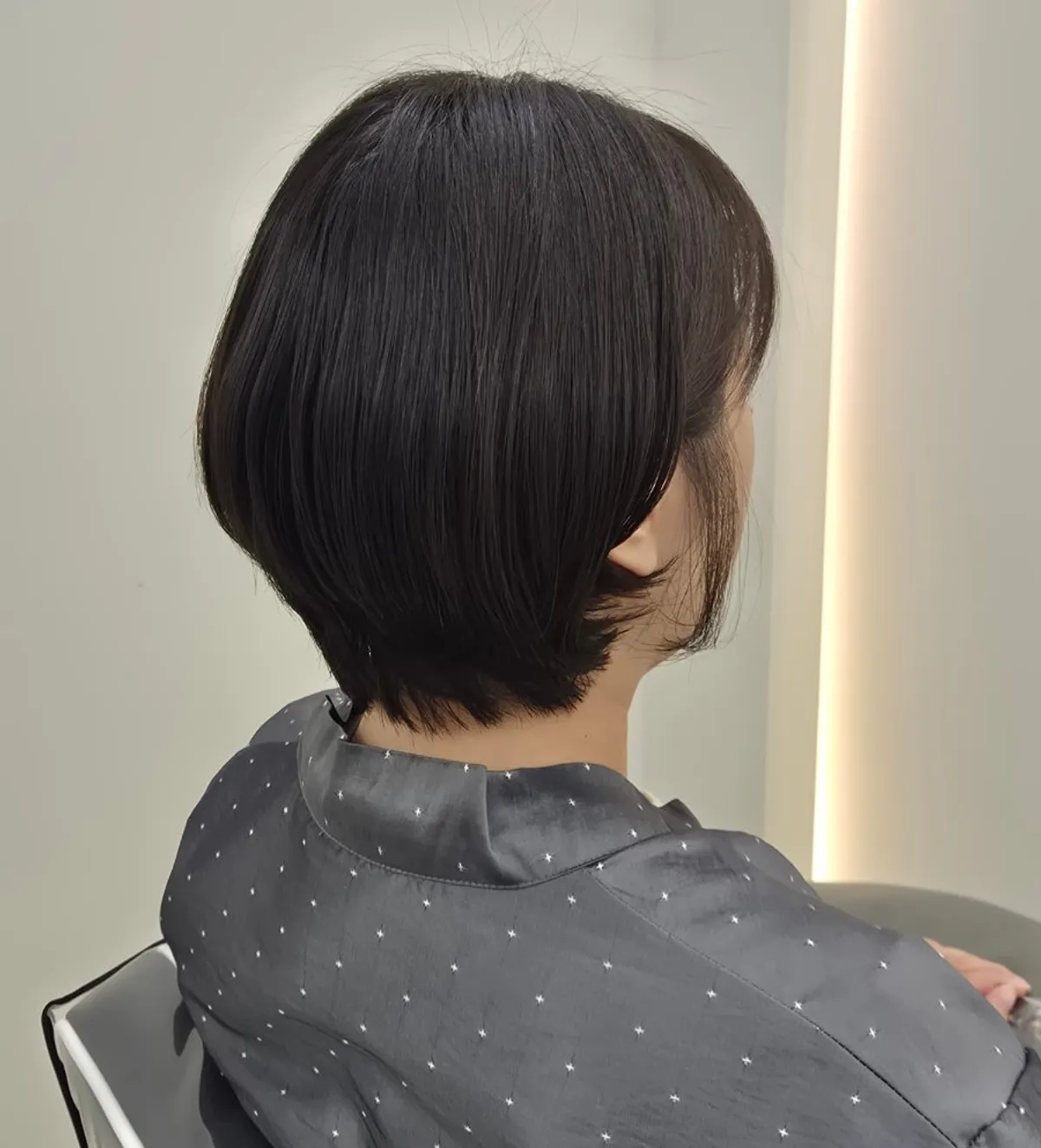 Finished result of the neatly styled short bob volume magic perm