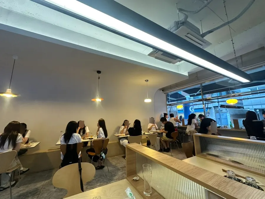 Irow's large central table