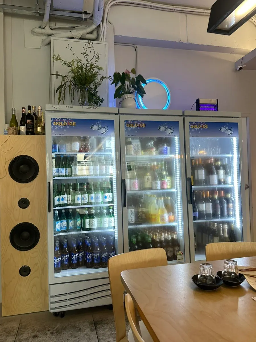 Irow's distinctive indoor table