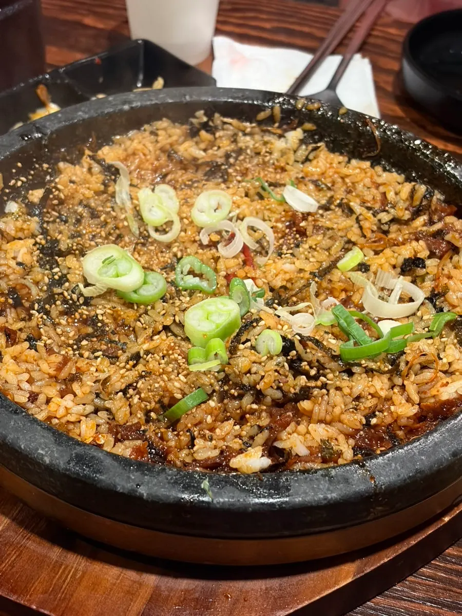 뼈 구이 남은 양념과 볶음밥 준비