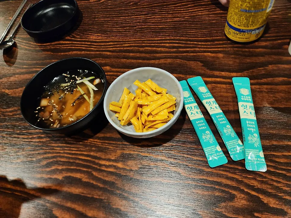 Complimentary banchan: mukbap, V-corn, and heotgae sticks
