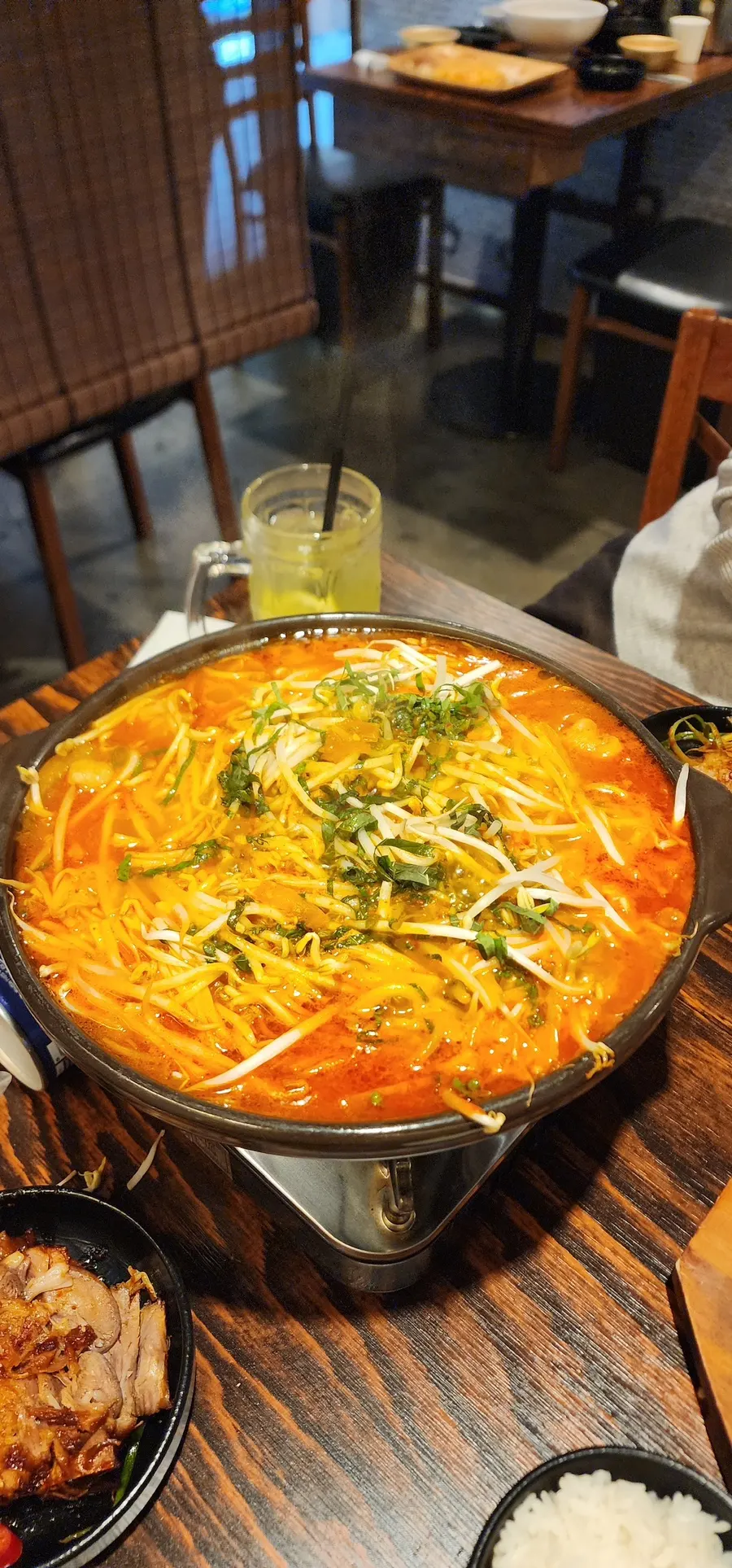 숙주 숨이 죽어 대창과 닭고기가 드러난 닭볶음탕