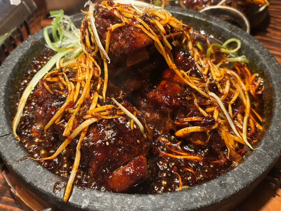 A plate of bone grill topped with scallion shreds