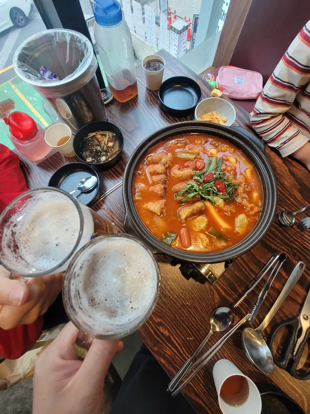Close-up of Saechamjip's tteokbokki topped with brisket
