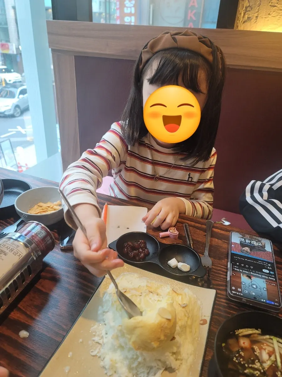 A Saechamjip table filled with snacks and drinks