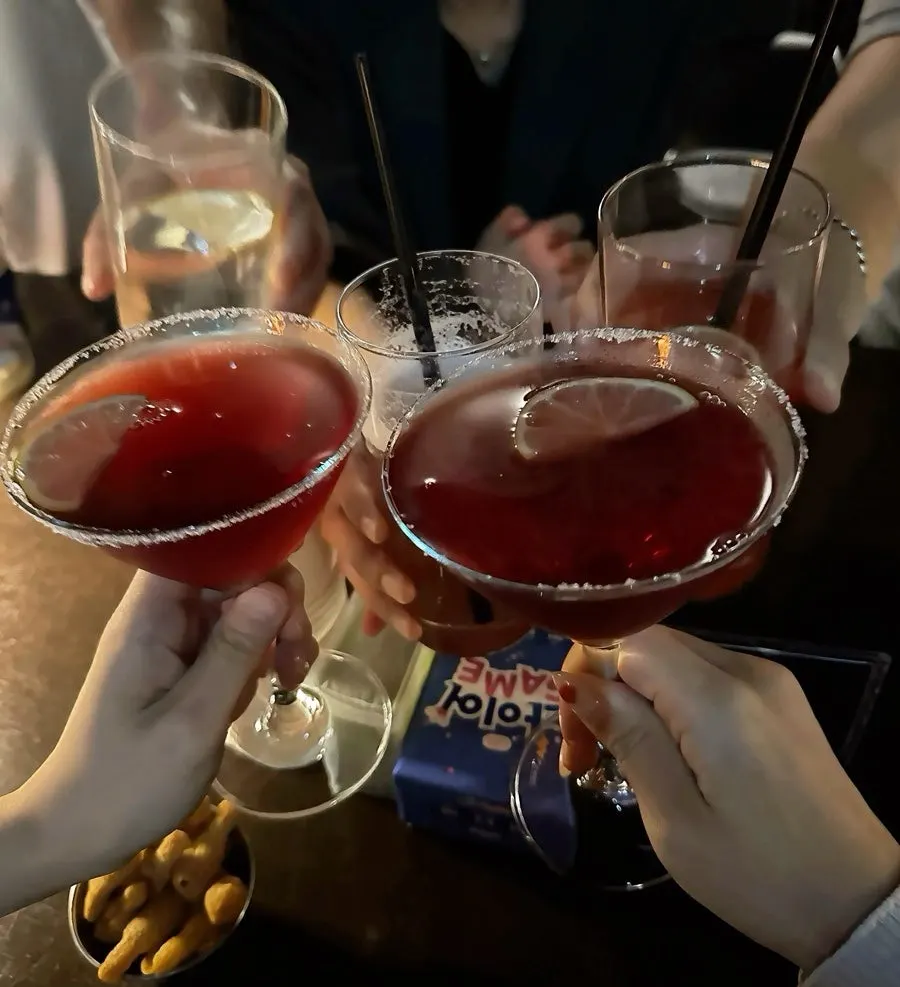 Introducing Woowoo, a solo-drinking bar in Gwangja