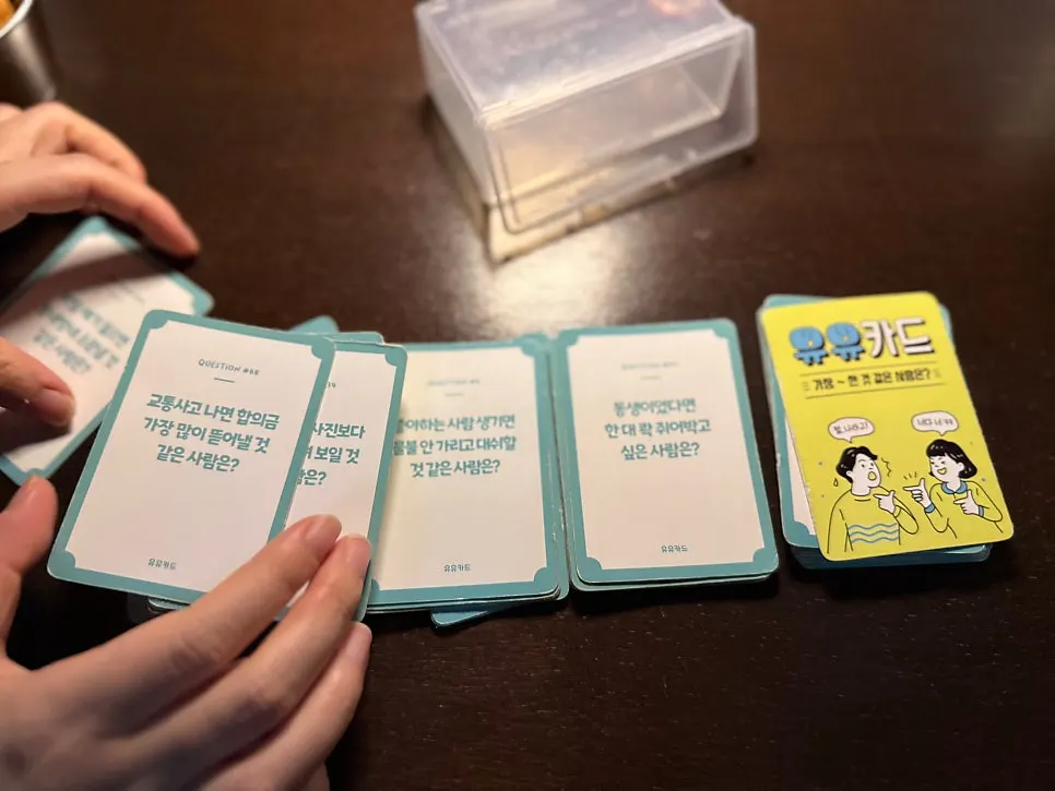 Conversation card with a topic printed on it