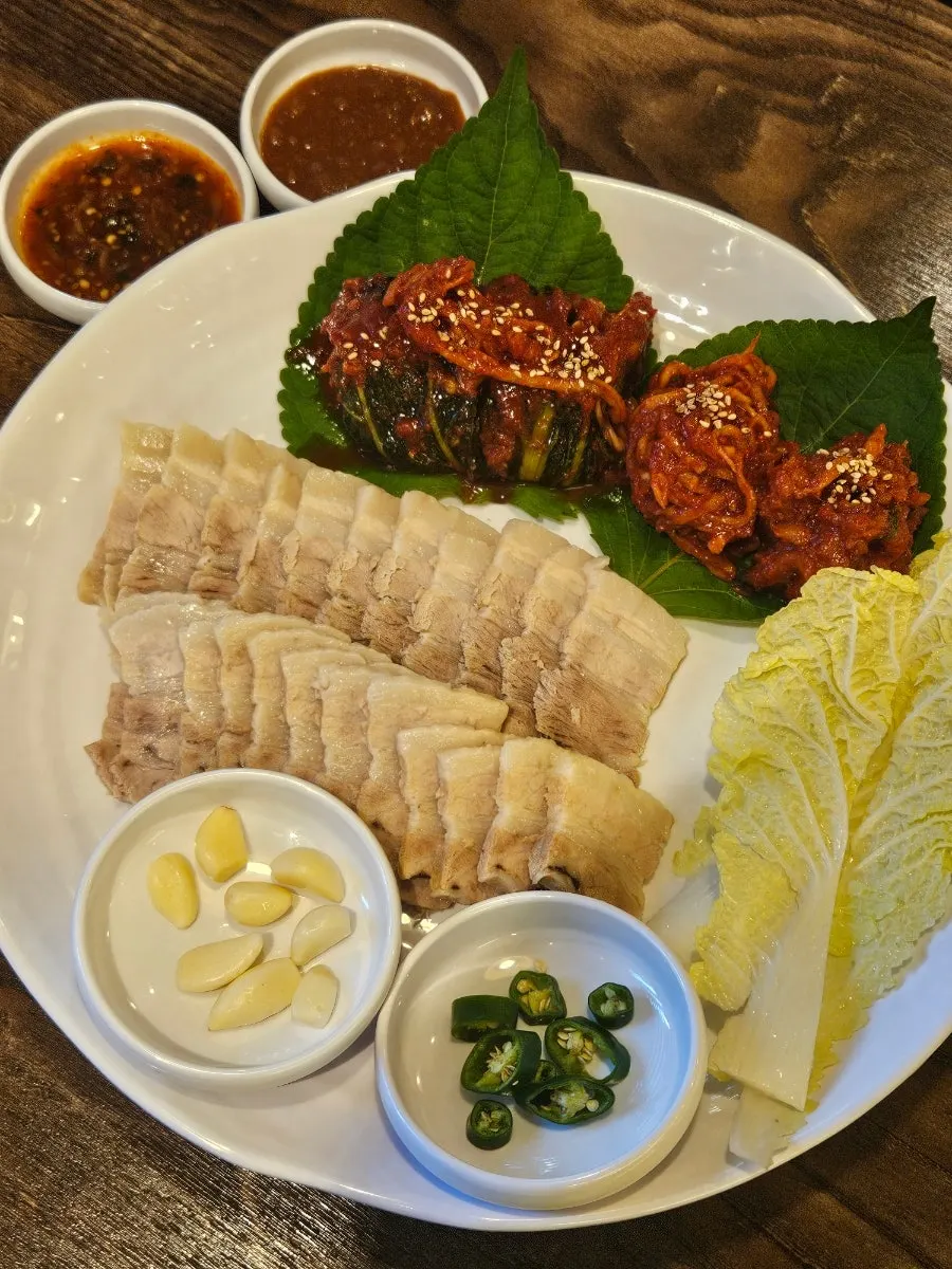 보쌈무와 함께 담긴 대가보쌈 소자