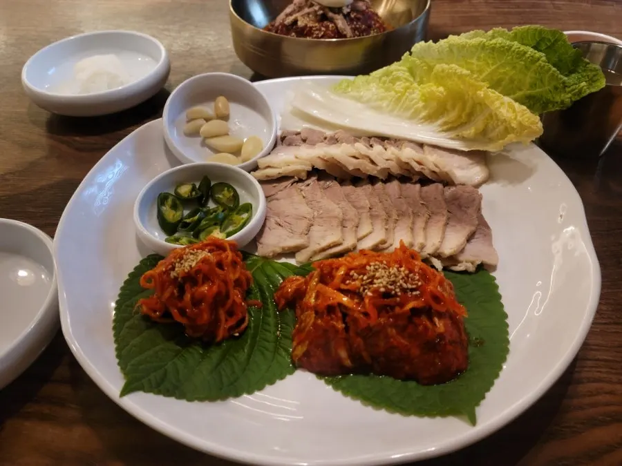 Bossam and bibim naengmyeon combination