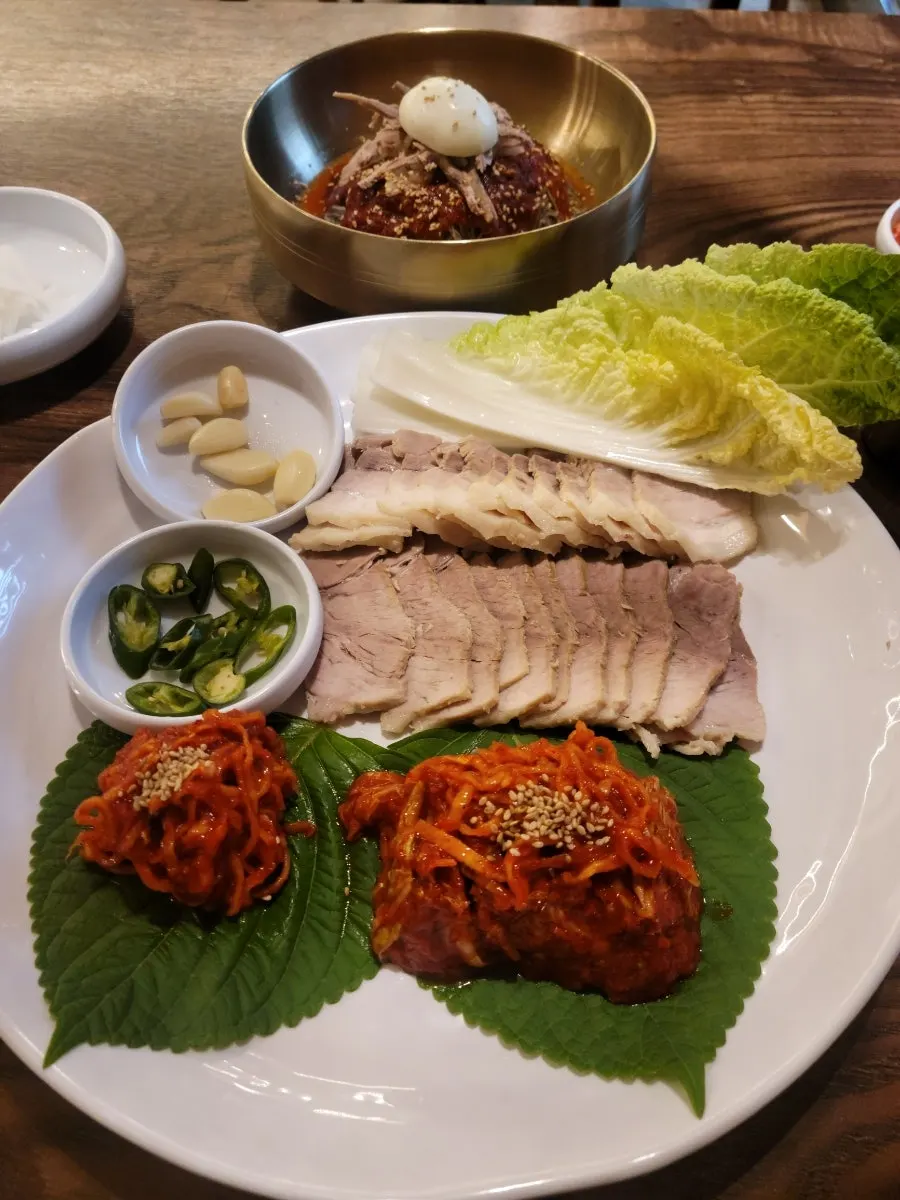 Vertical shot of bossam and naengmyeon at Sosa Myeonok