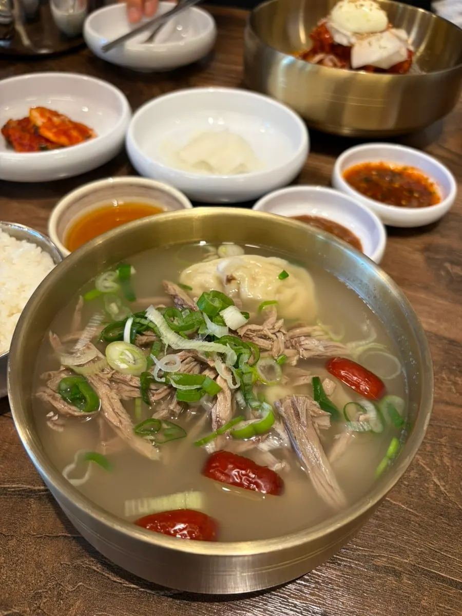 한우사골 국물의 대가만두곰탕
