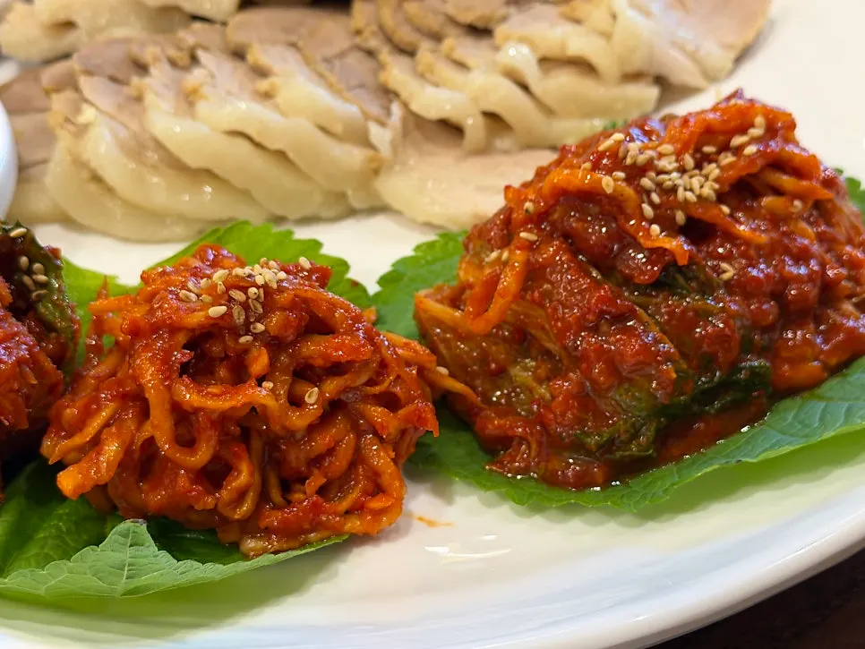 무김치와 배추김치 반찬