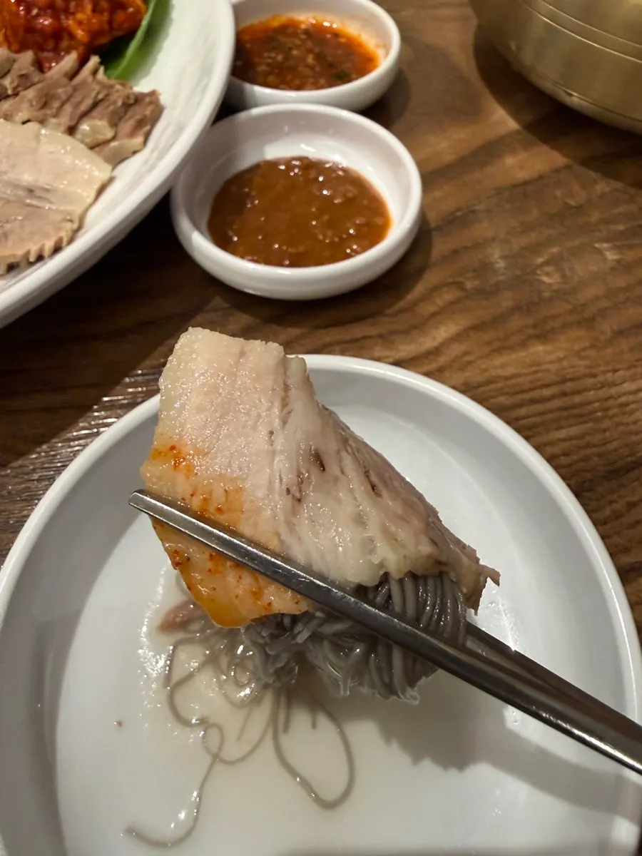 Squid-ink naengmyeon
