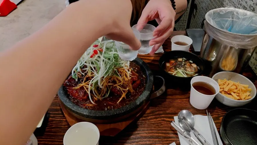 48-hour boiled baekmuk-eunji bone grill on a hot stone plate