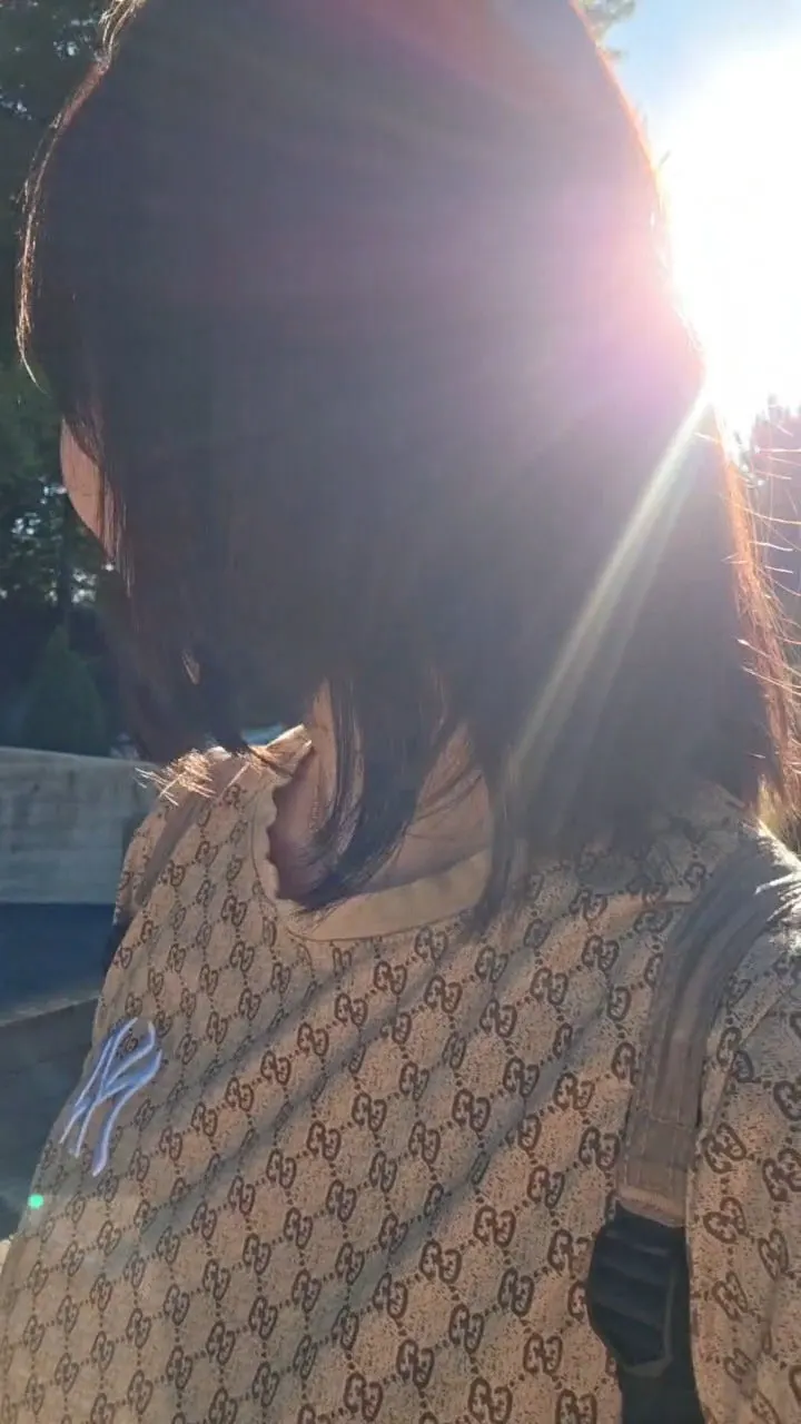 Mid-length style photographed on a park bench