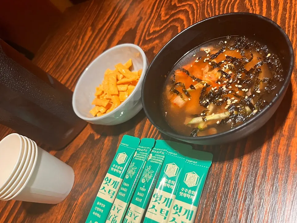 Saechamjip's complimentary corn kernels and mukbap sabal
