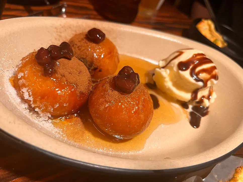 Saechamjip's cream cheese chapssal juak