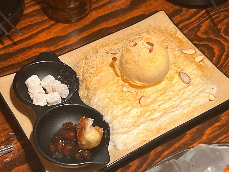 Saechamjip's injeolmi silk bingsu